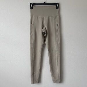 NWOT Savvi cream high waist leggings with thigh pockets and zippers size XS